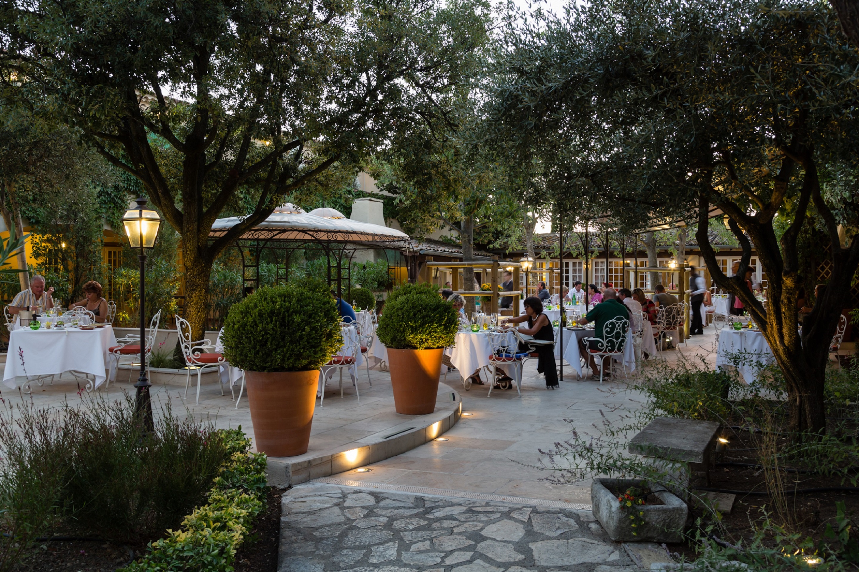 aubergedecassagnespa restaurant terrasse nuitee kopie
