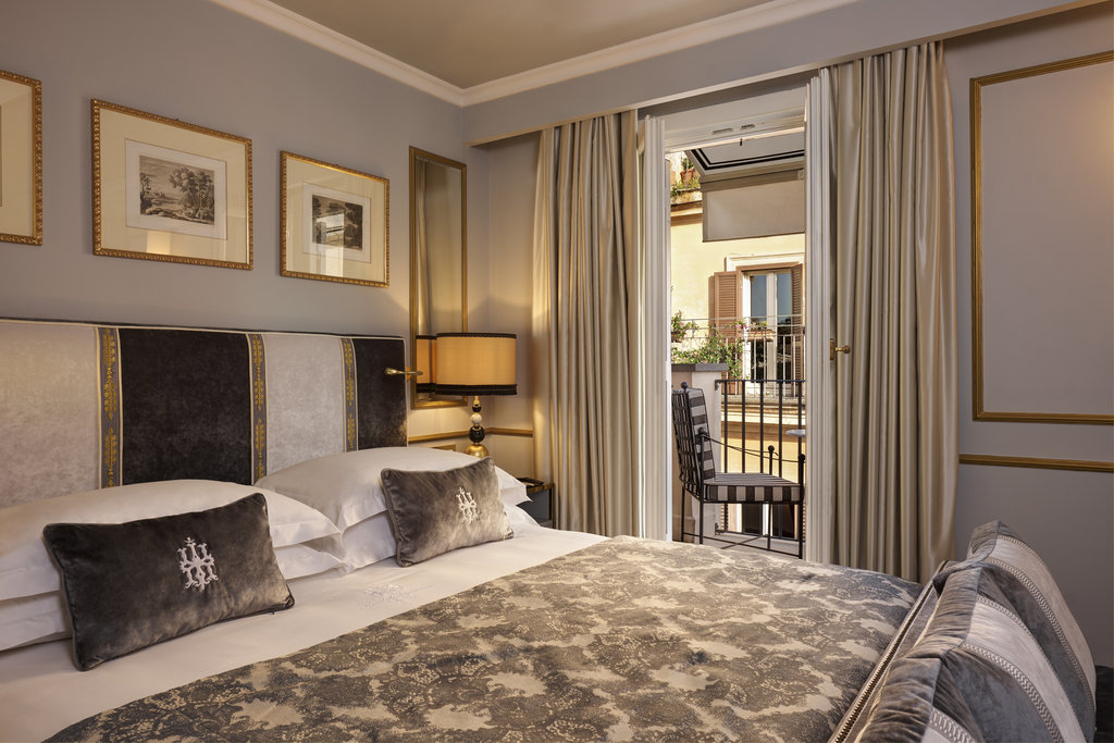 2 balcony suite