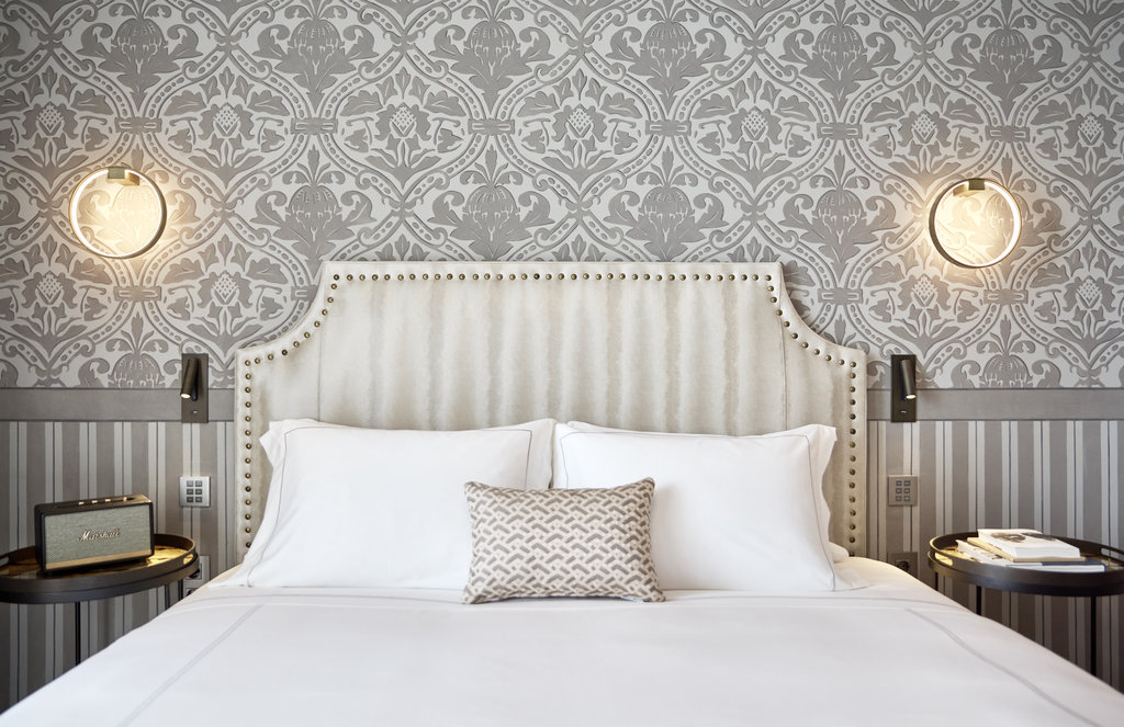 junior suite sea front with balcony bed detail