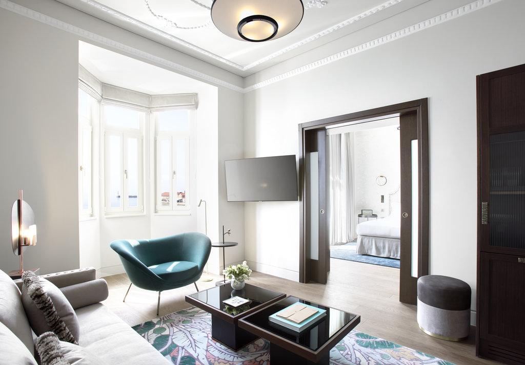 mediterrannee grand suite seafront with balcony living room