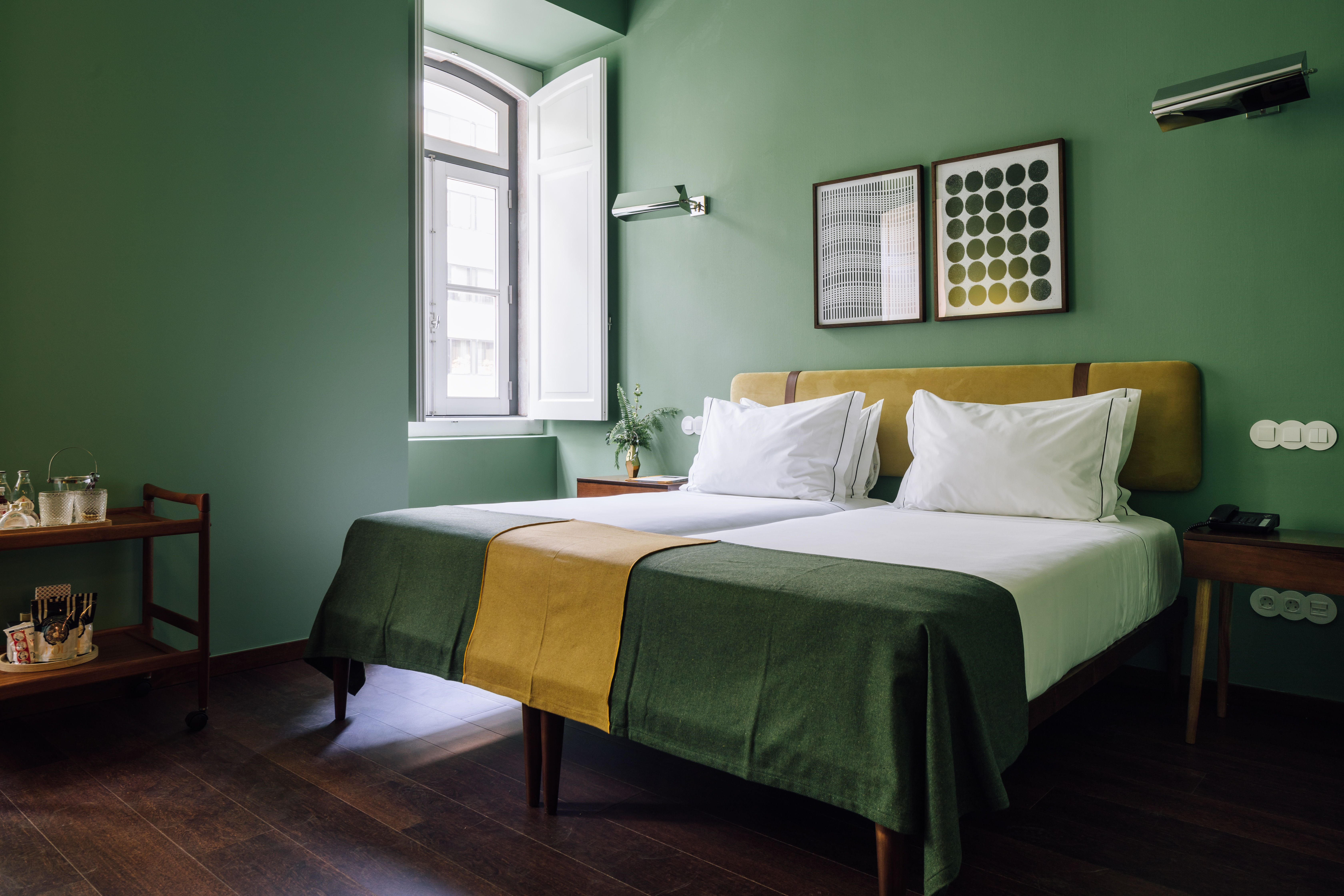 9 the vintage city center green superior room side