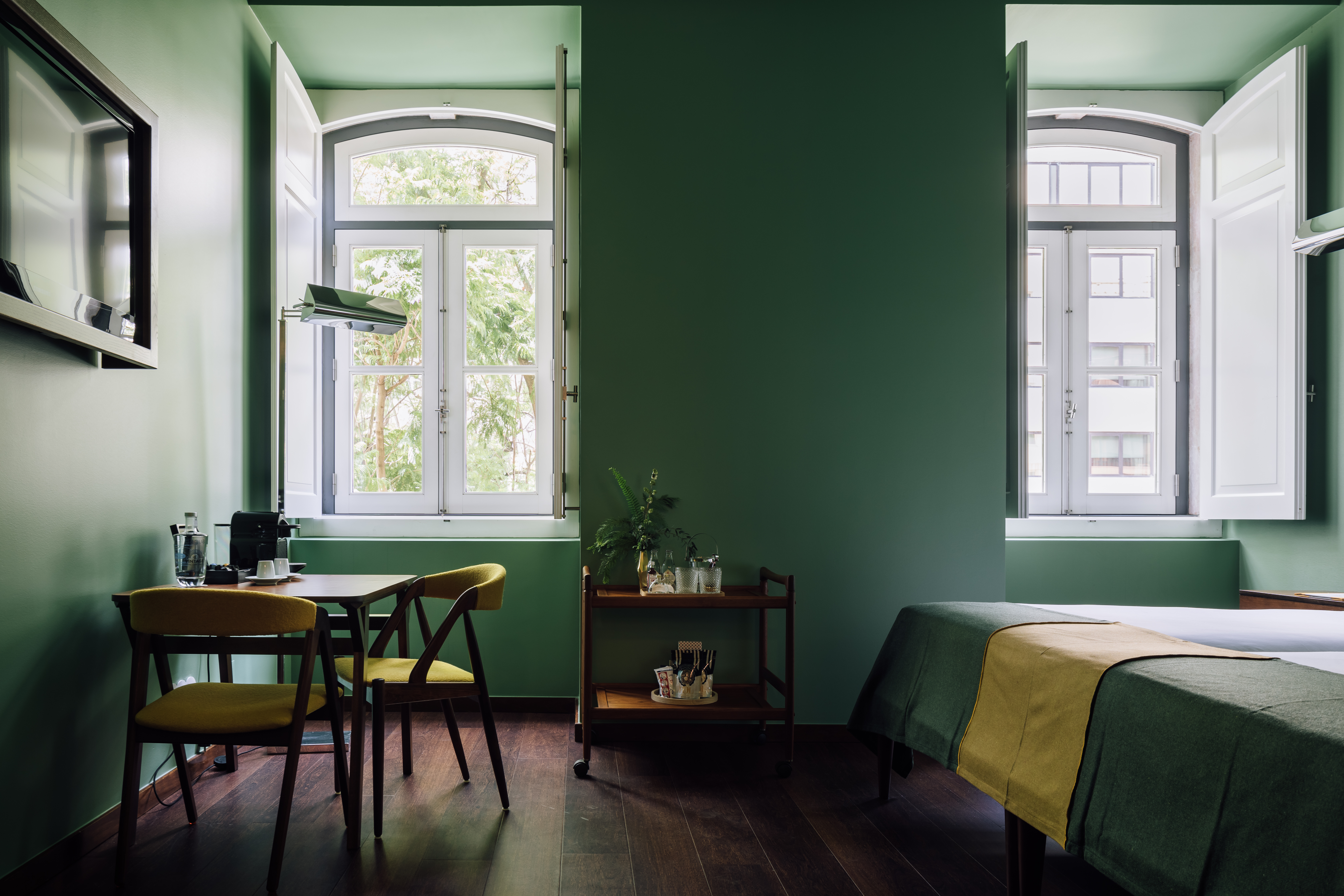 10 the vintage city center green deluxe bedroom