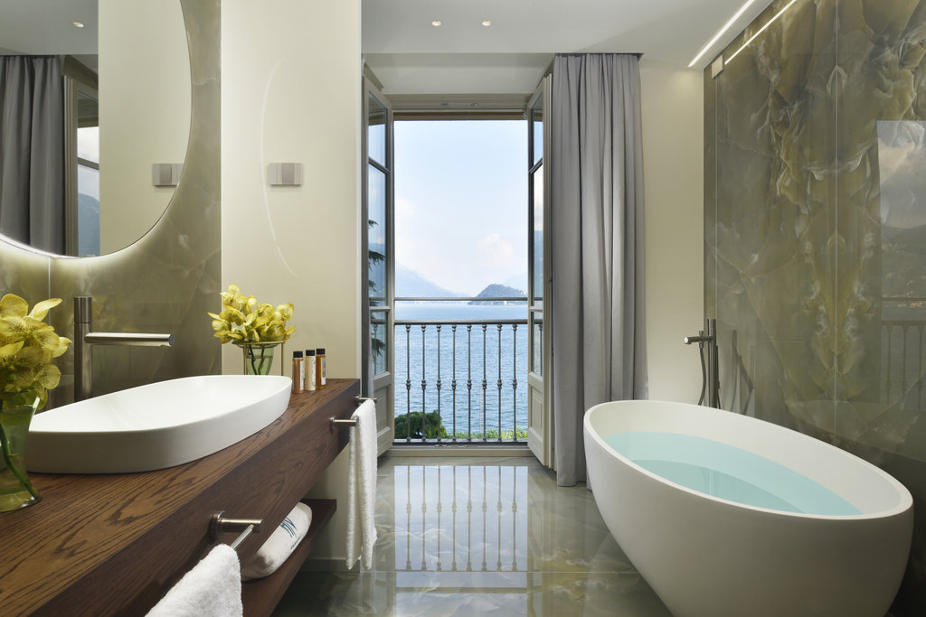 4suite exclusive with lake view bathroom