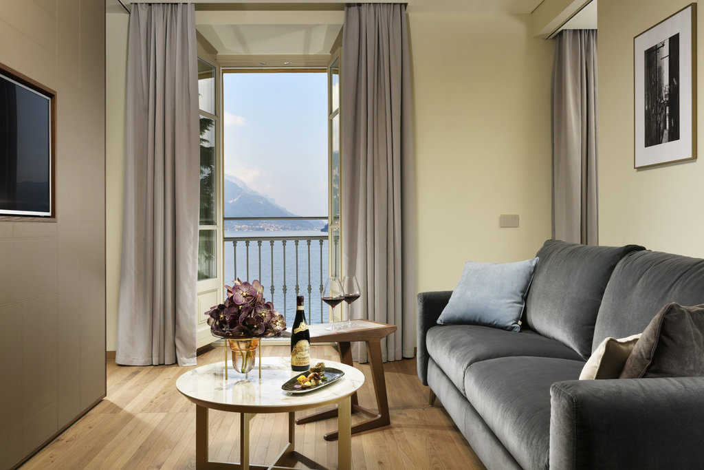 suite exclusive with lake view living room
