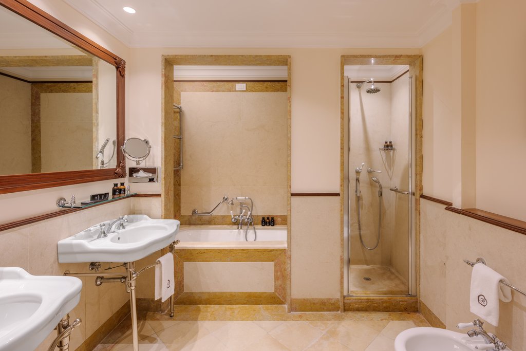 executive suite lateral sea view bathroom