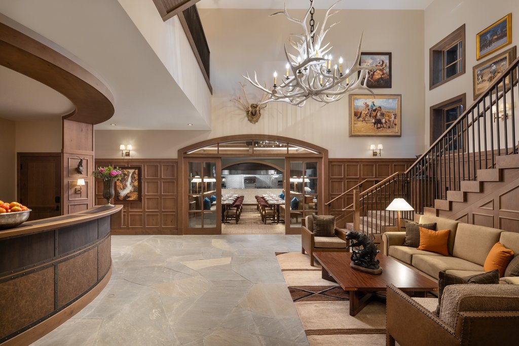 lobby to restaurant