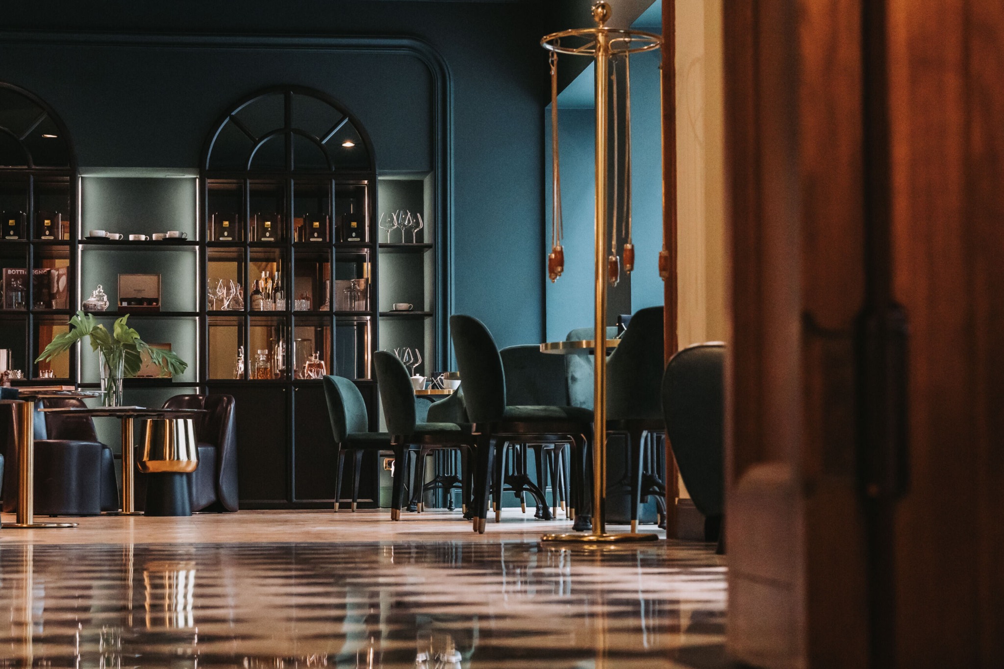 continental trieste luxe lobby caractere