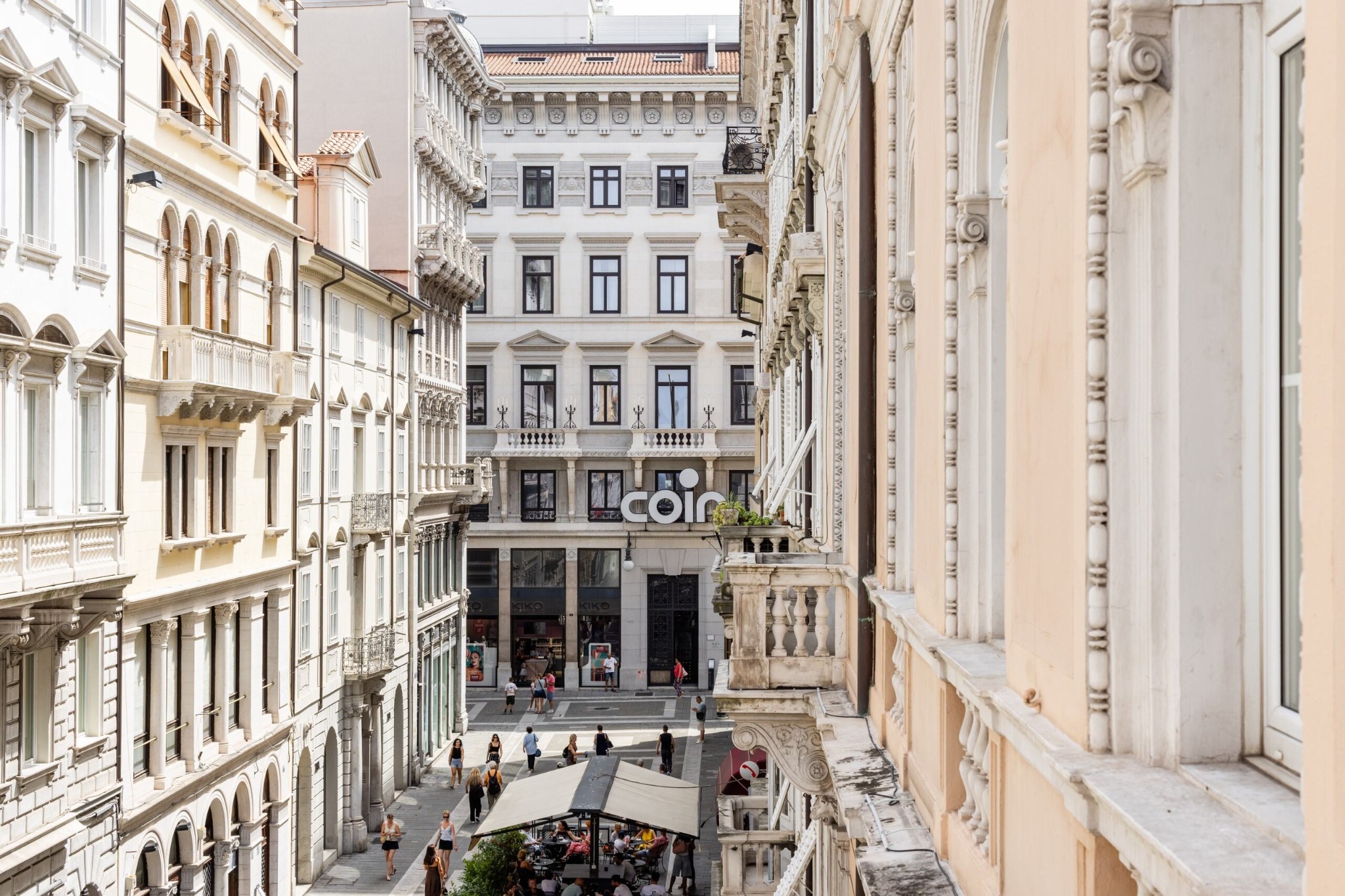 continentale trieste straatzicht caractere