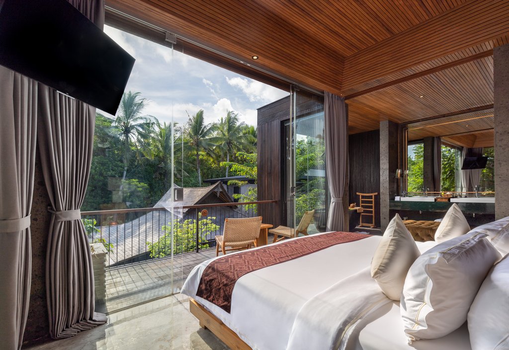 grand deluxe with balcony inside