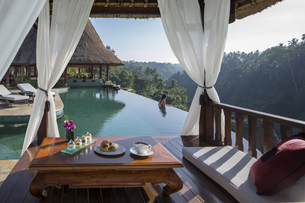 7 main swimming pool breakfast