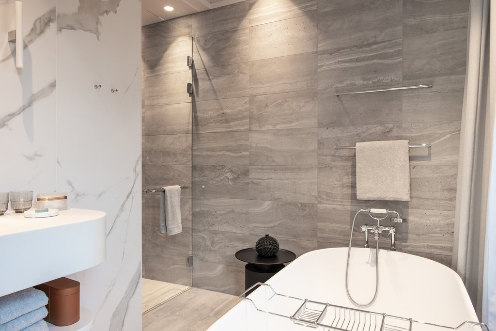 17 bathroom 2
