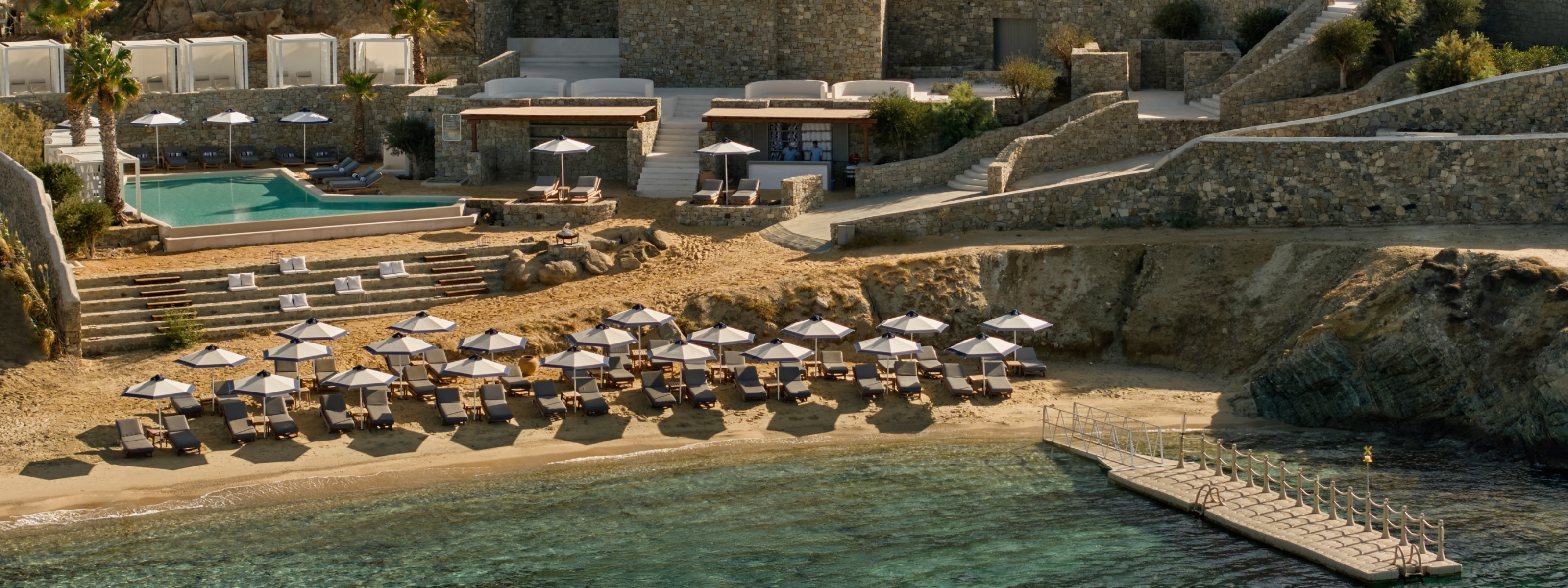 mykonos grand hotel ligging