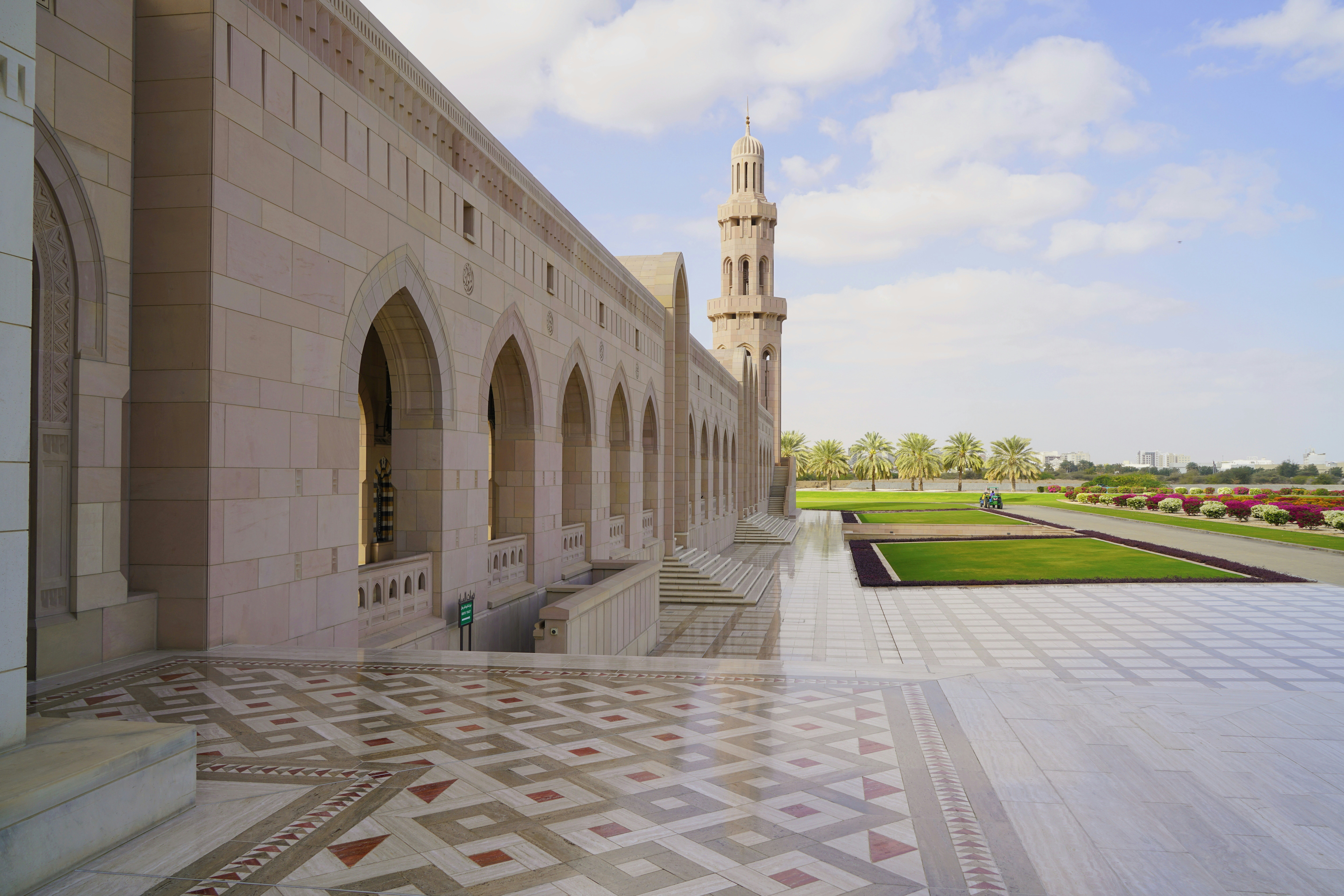 sultan quaboos grand mosque muscat oman