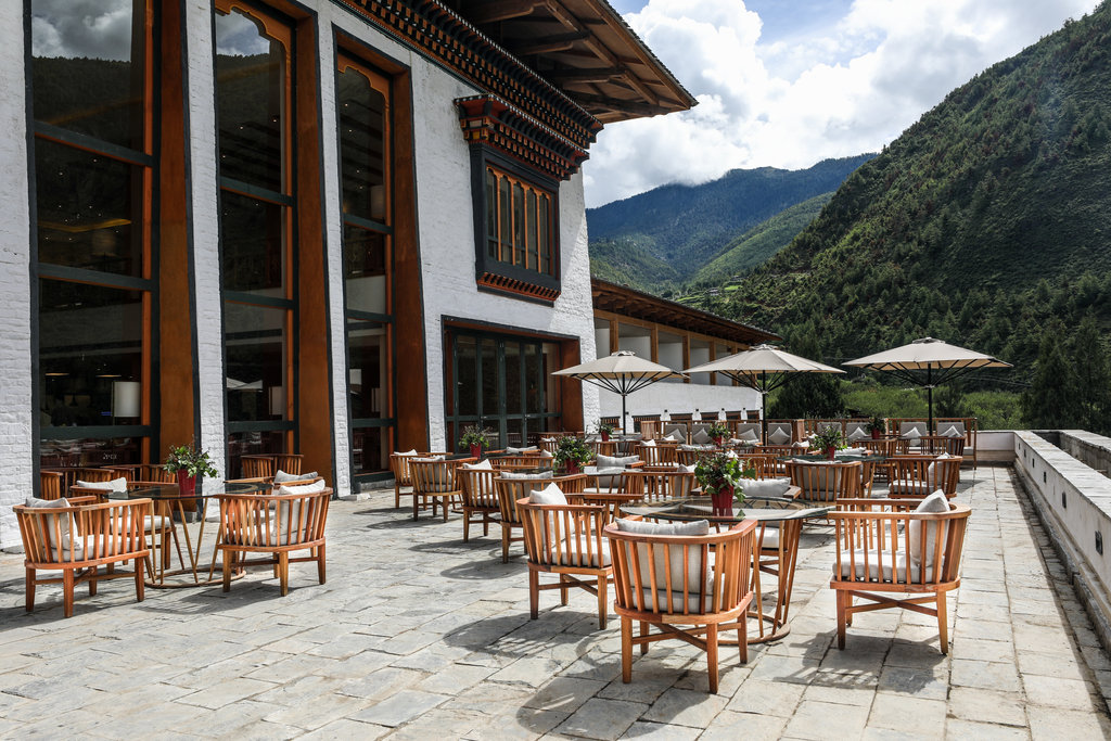 4 restaurant outdoor terrace