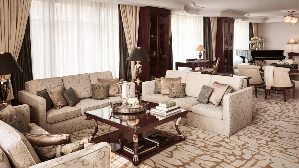 7 presidential suite living room
