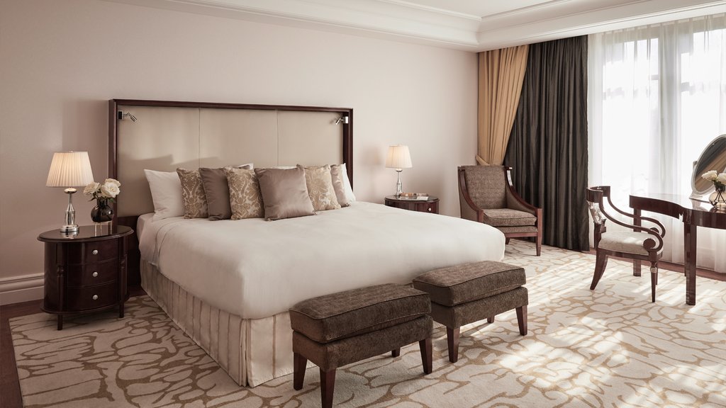 8 presidential suite bedroom