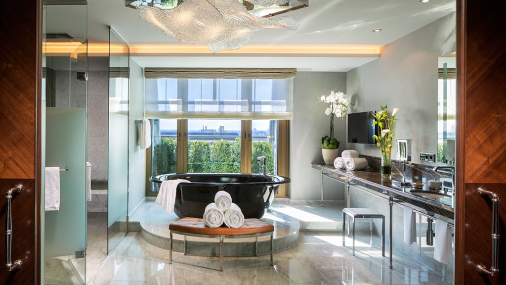 12 royal suite bathroom