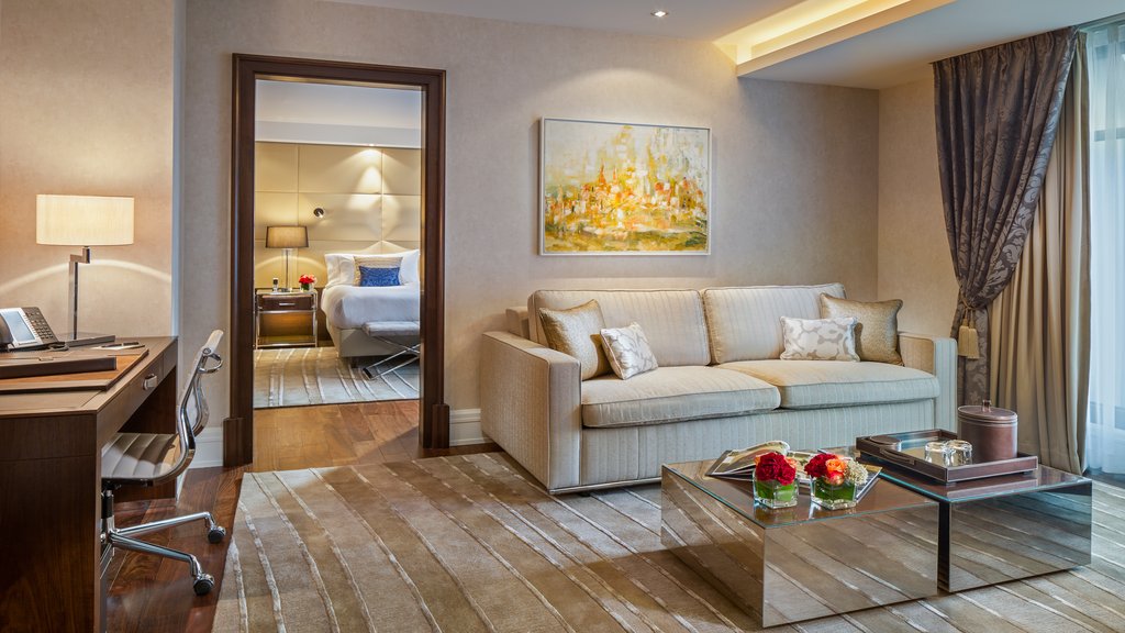 classic suite livingroom