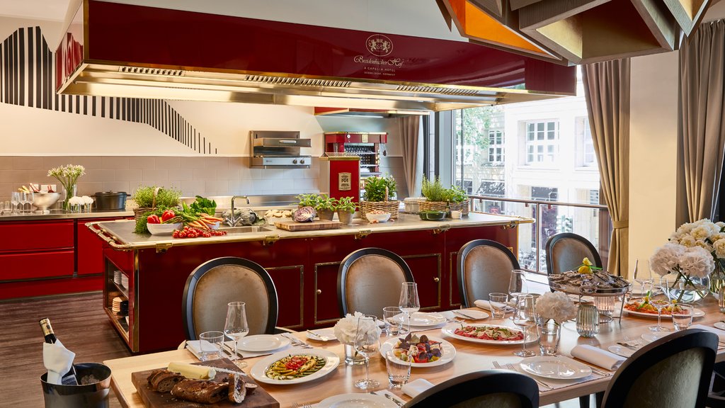 dining venua show kitchen