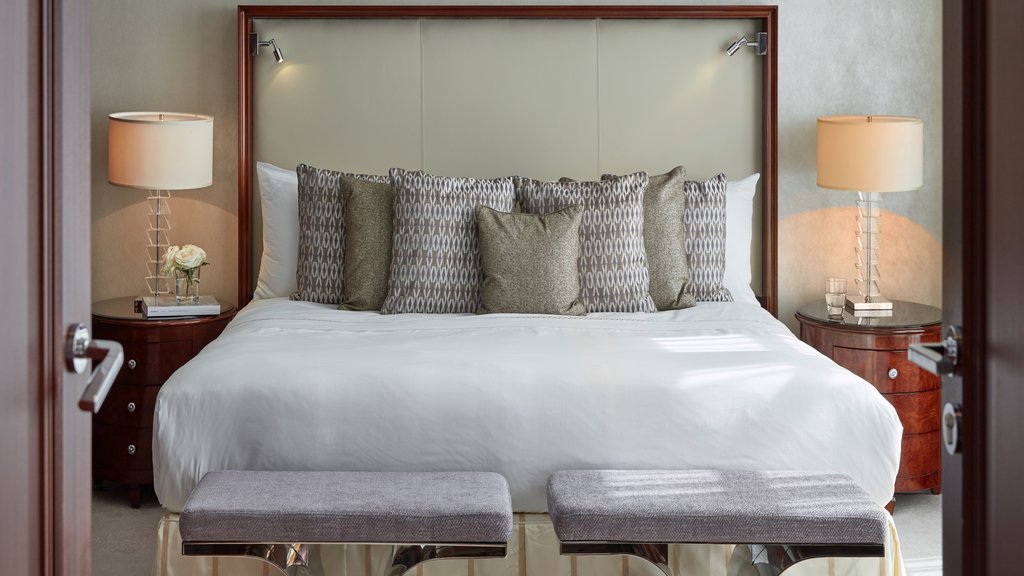 grand suite bedroom