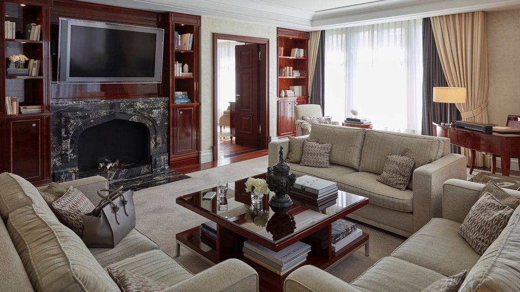 grand suite living room