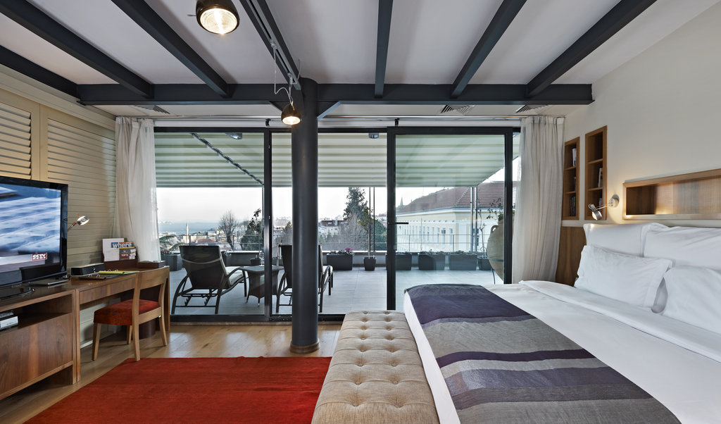 5 luxury suites