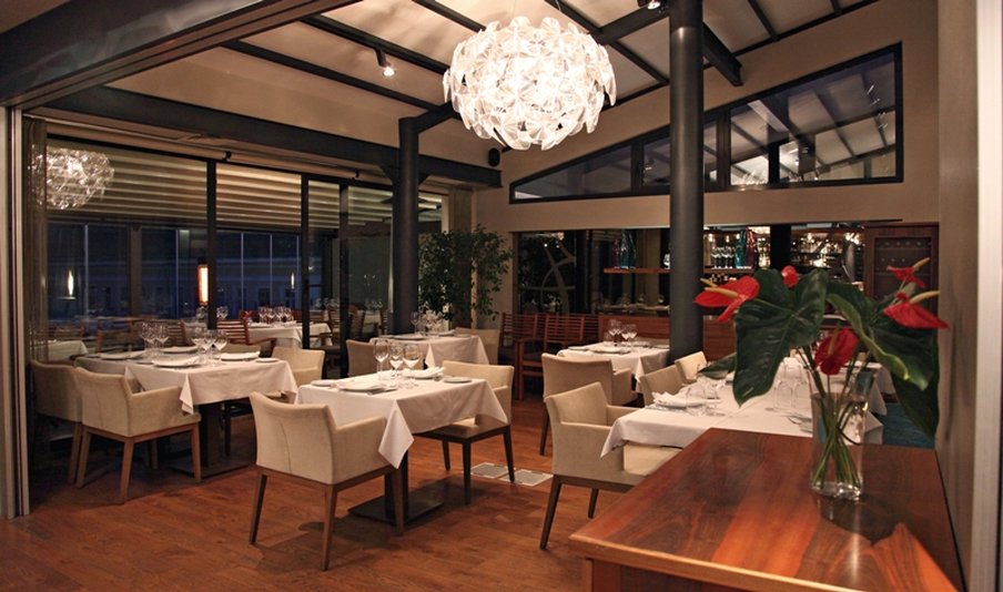 8 nicole restaurant inside