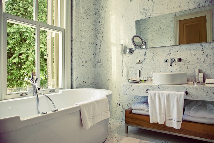 11 deluxe suite bathroom