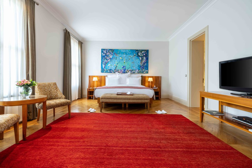 13 superior suite