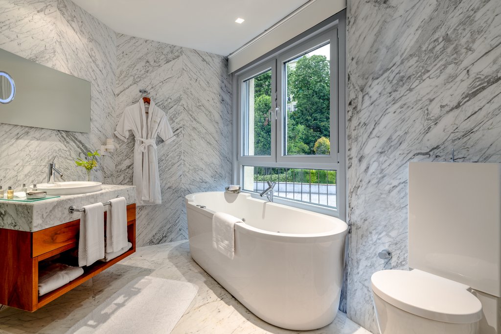 21 tomtom carrera bathroom