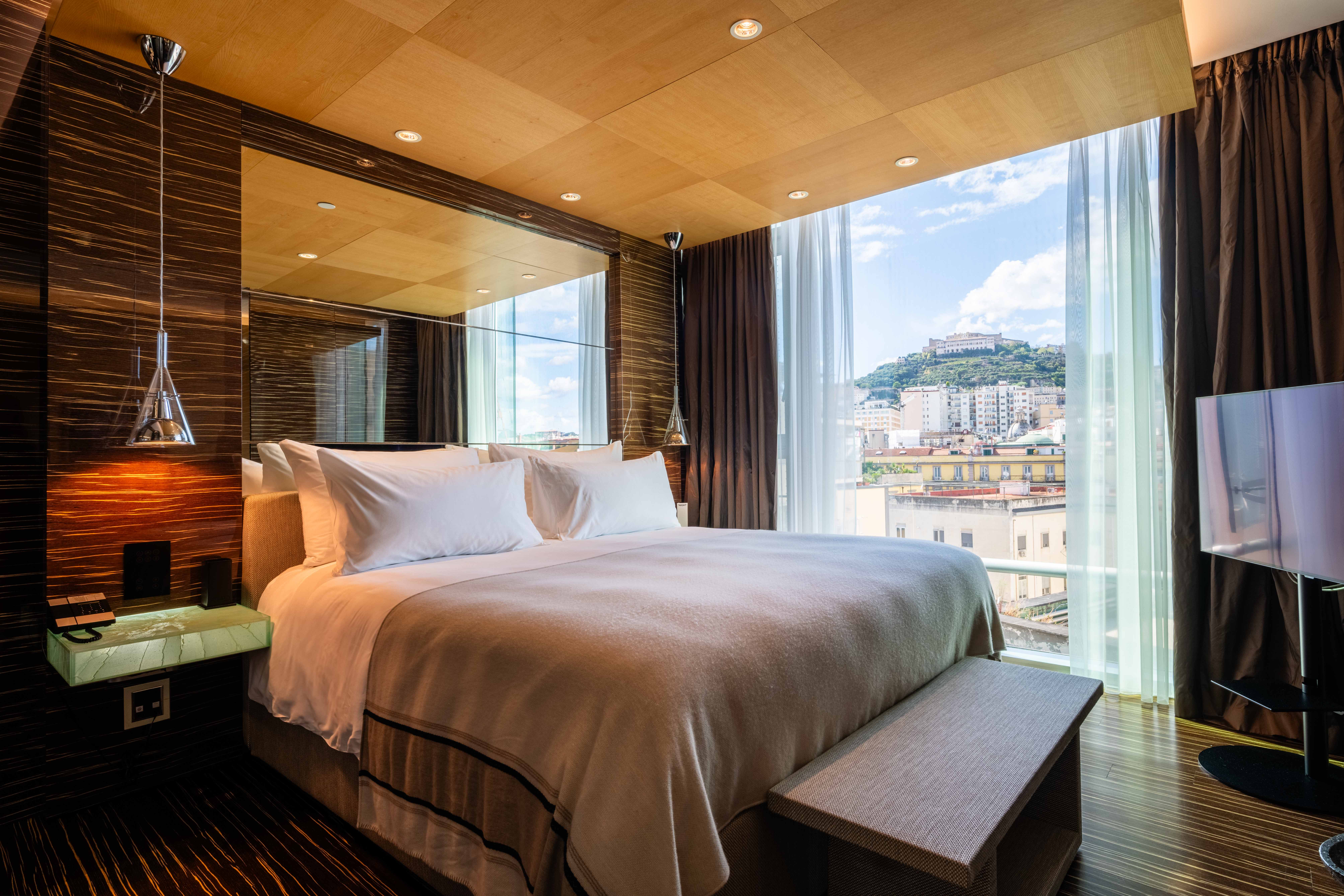romeo napoli deluxe suite castle view