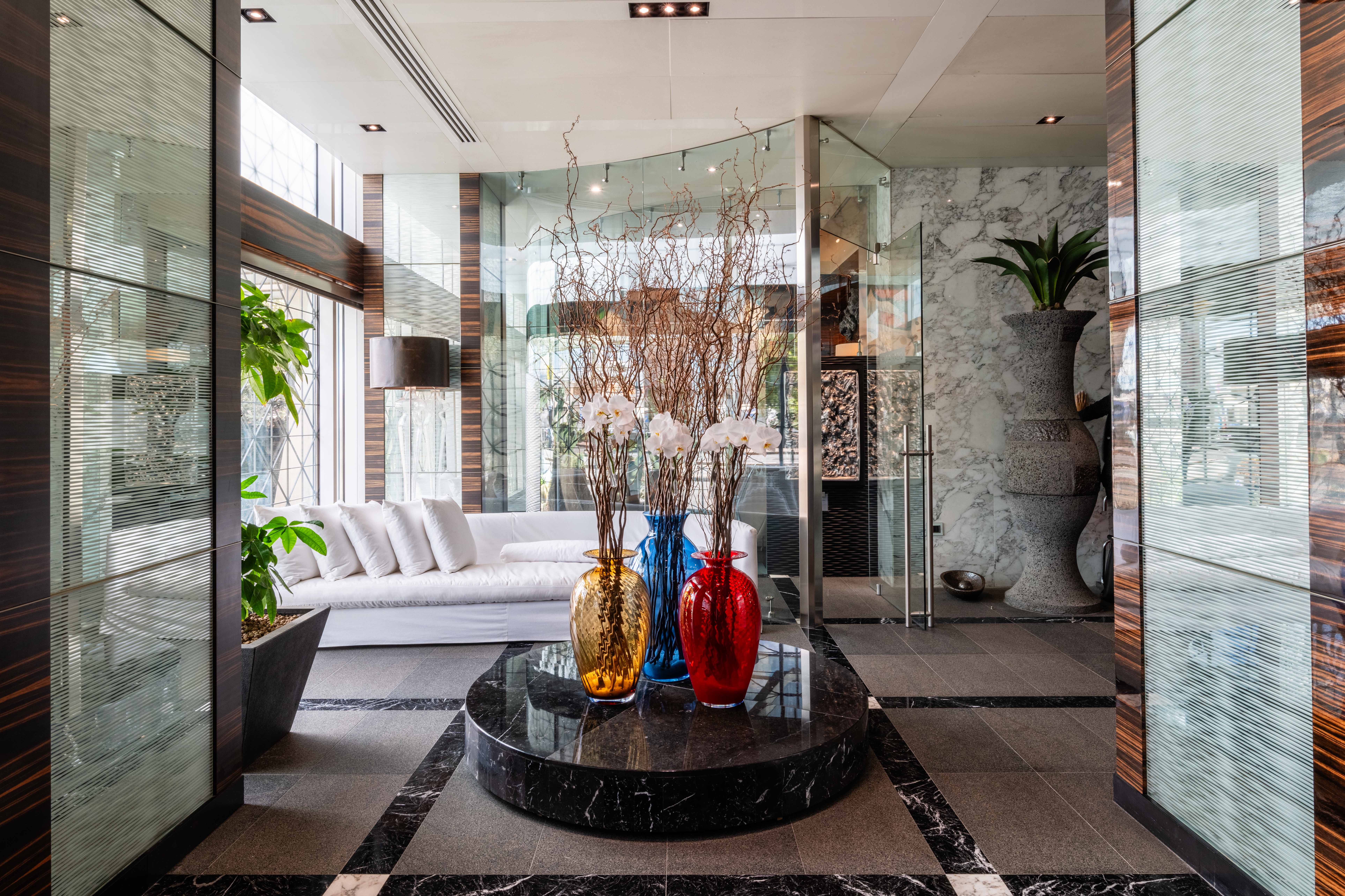 romeo napoli lobby 4
