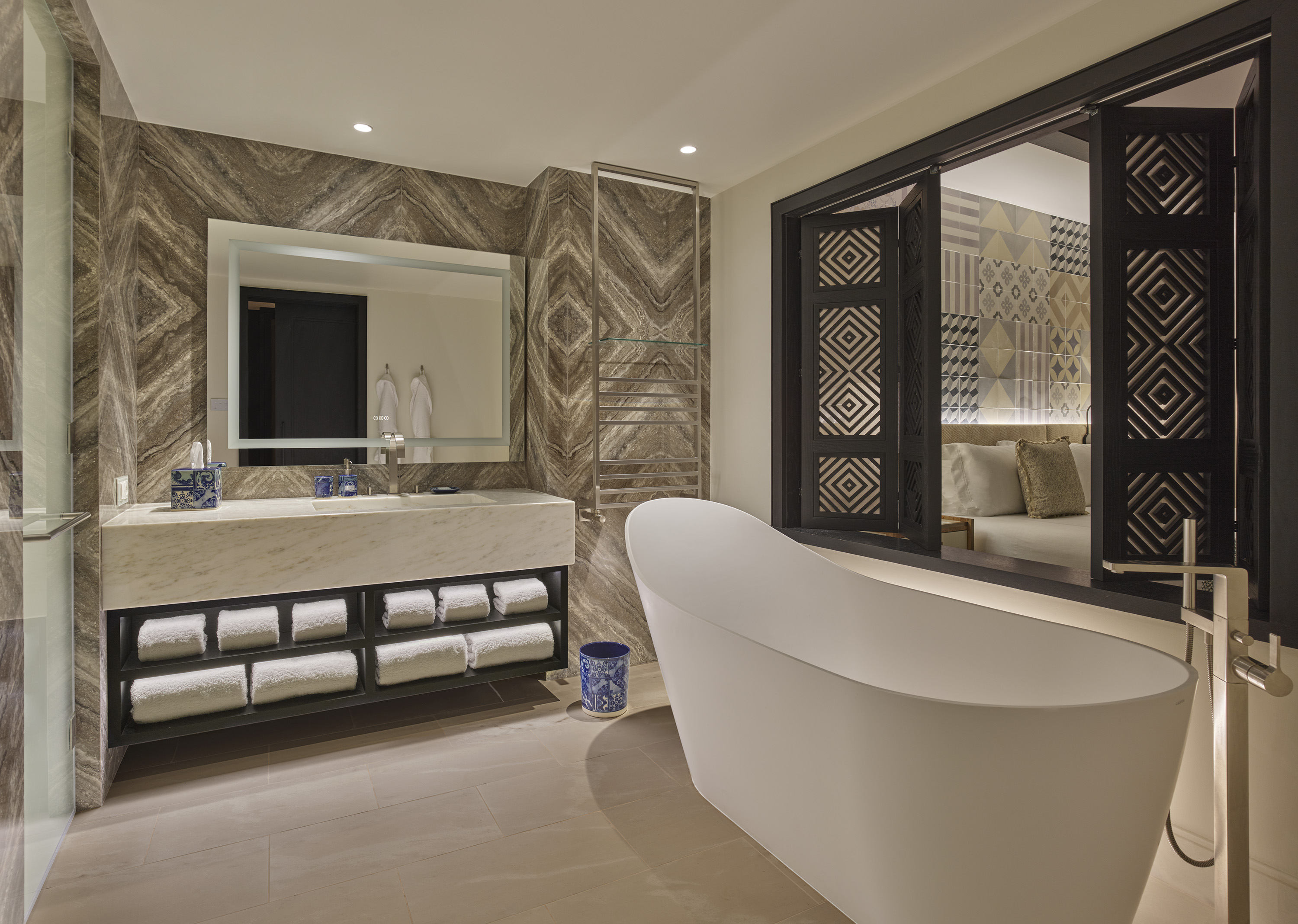 voa deluxe king room bathroom 1 dkr