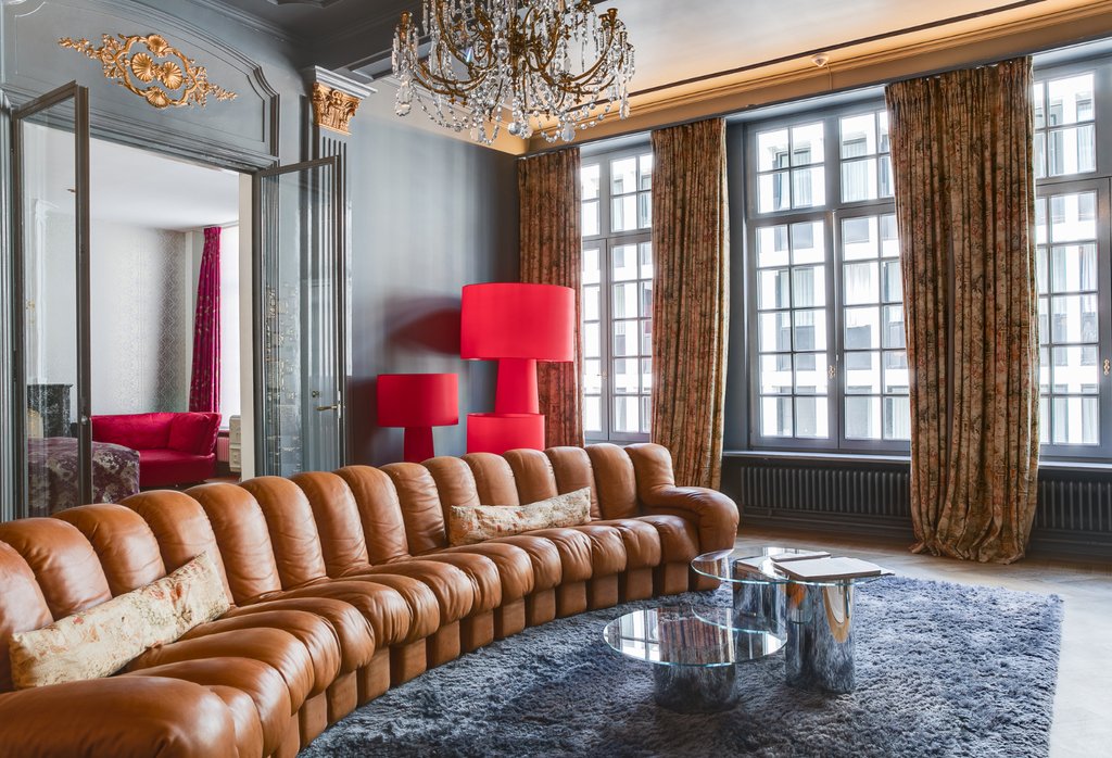 10 presidential suite living area