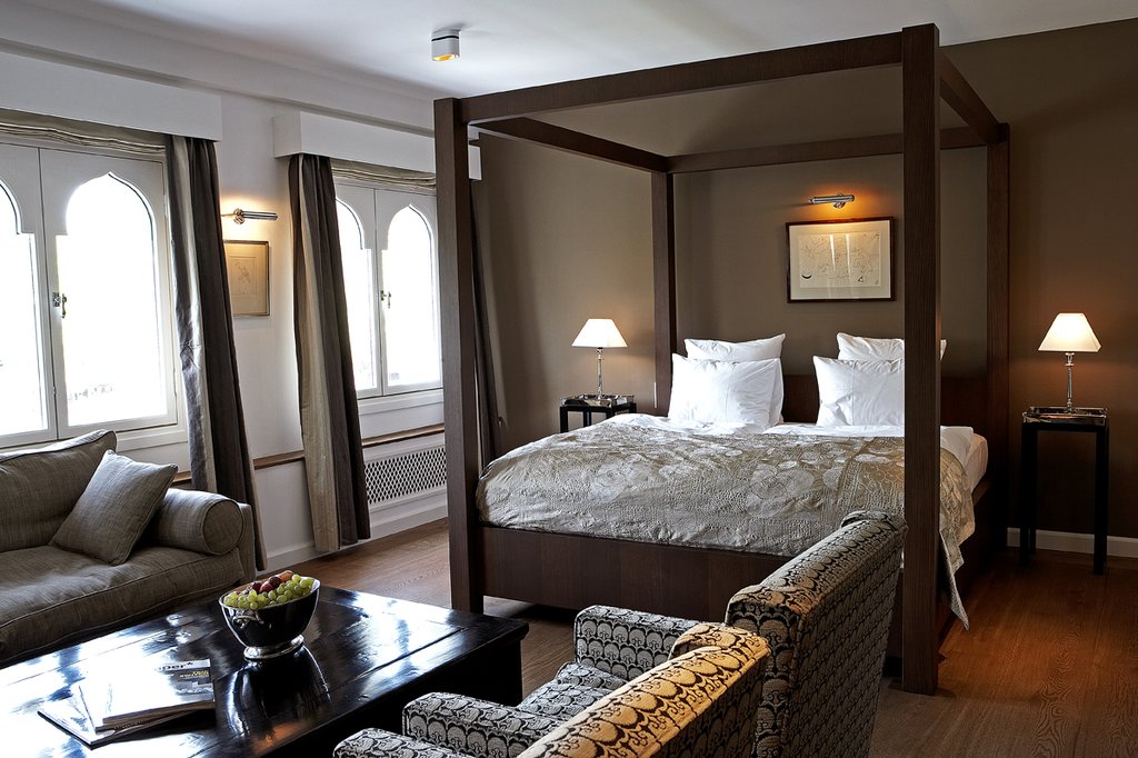 8 junior suite