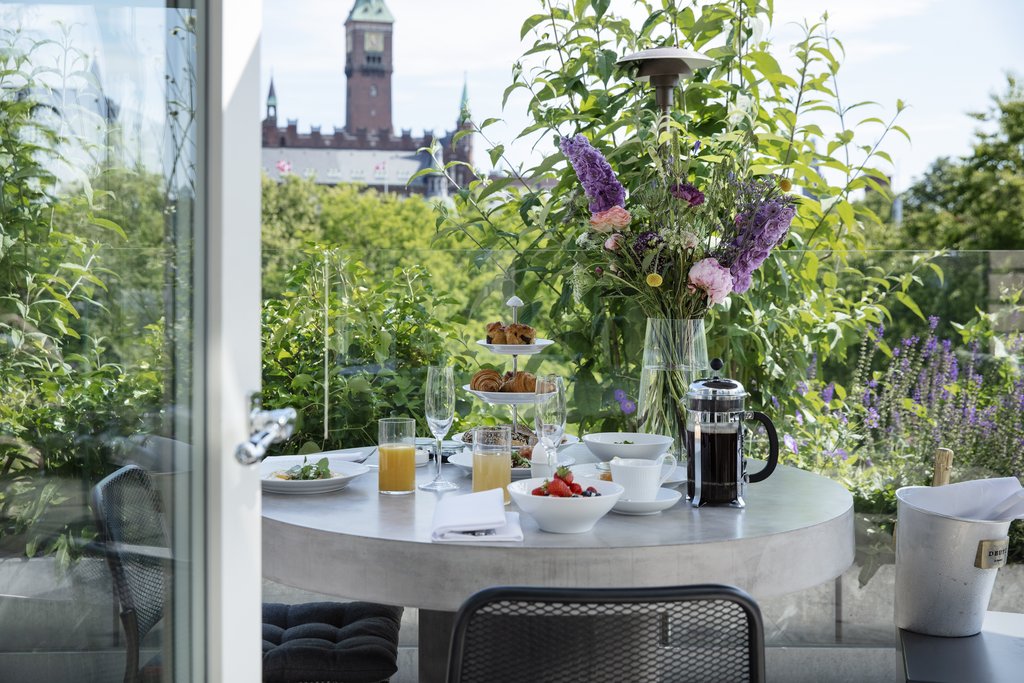 10 one bedroom balcony suite breakfast