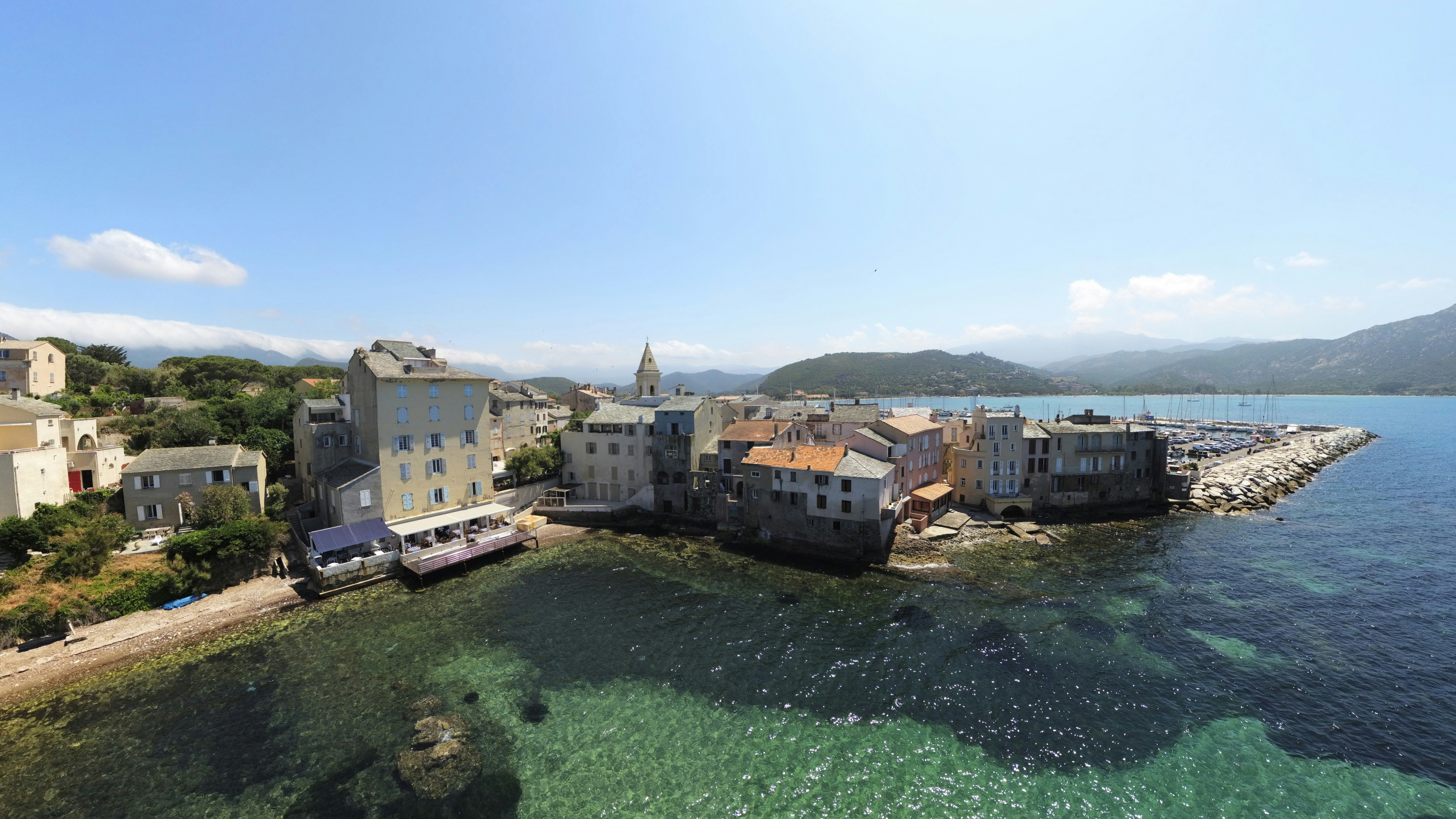 magnifique village de saint florent en corse