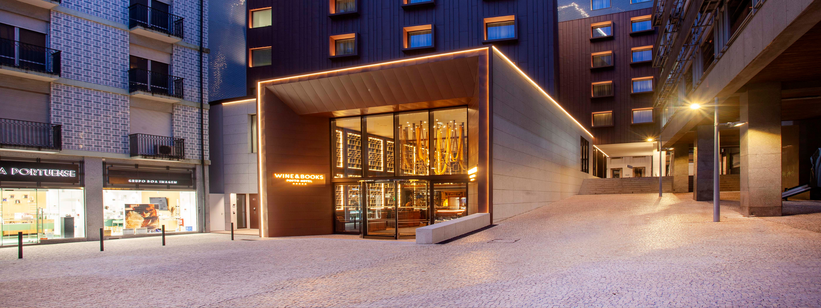 Wine and Books Porto Hotel