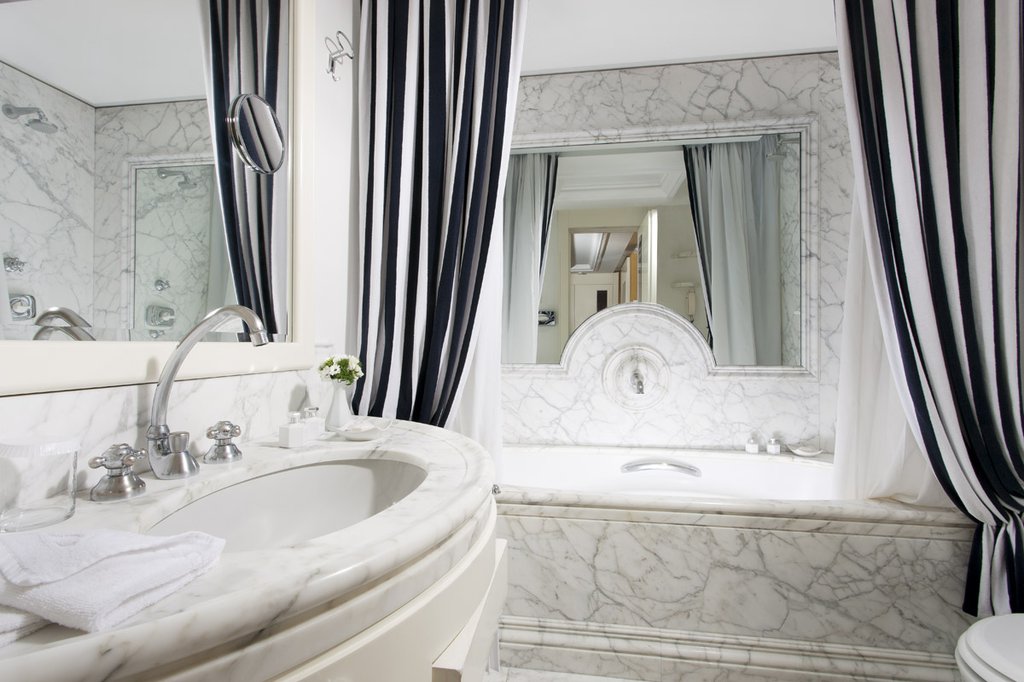 6 suite bathroom