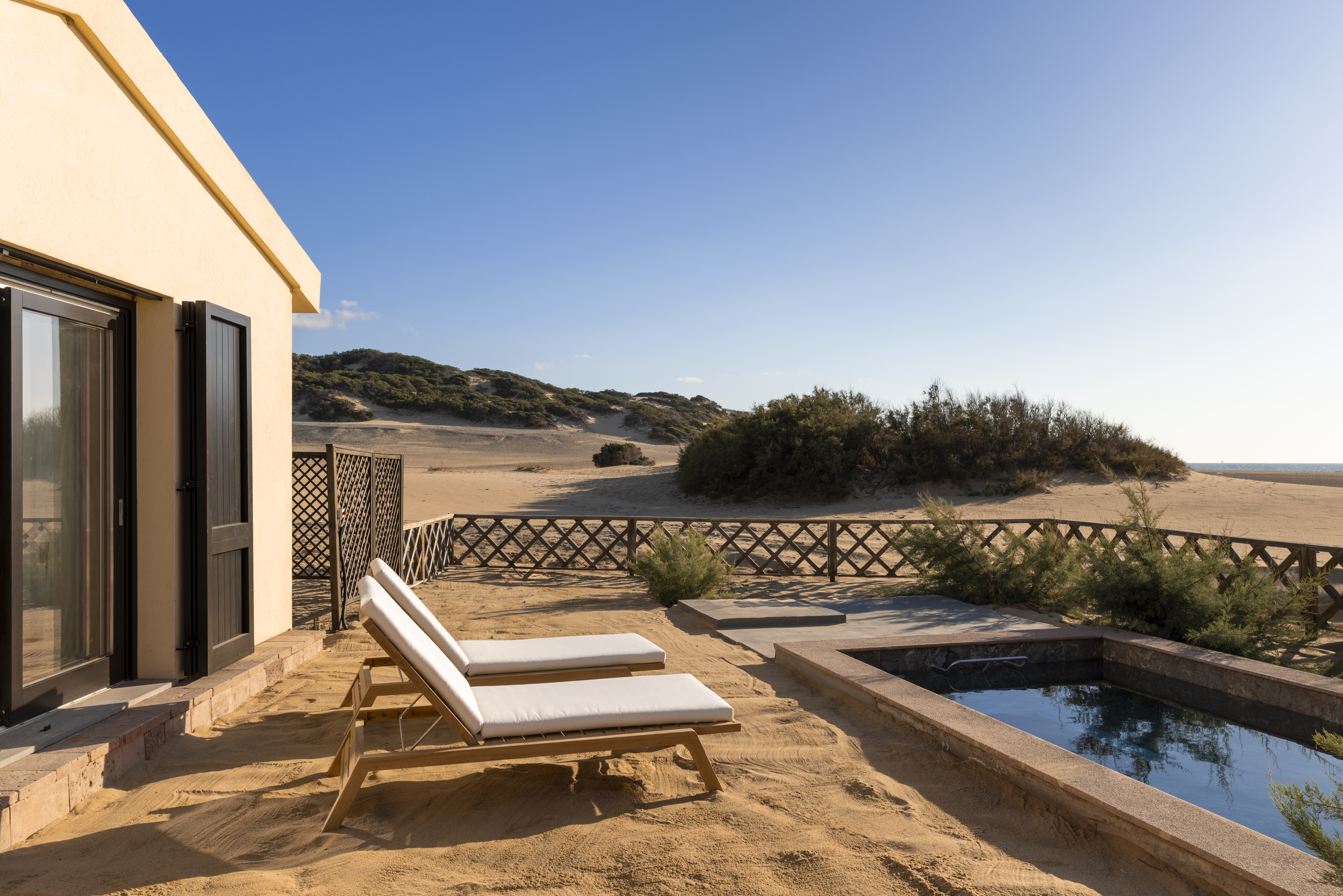 junior suite with pool 4