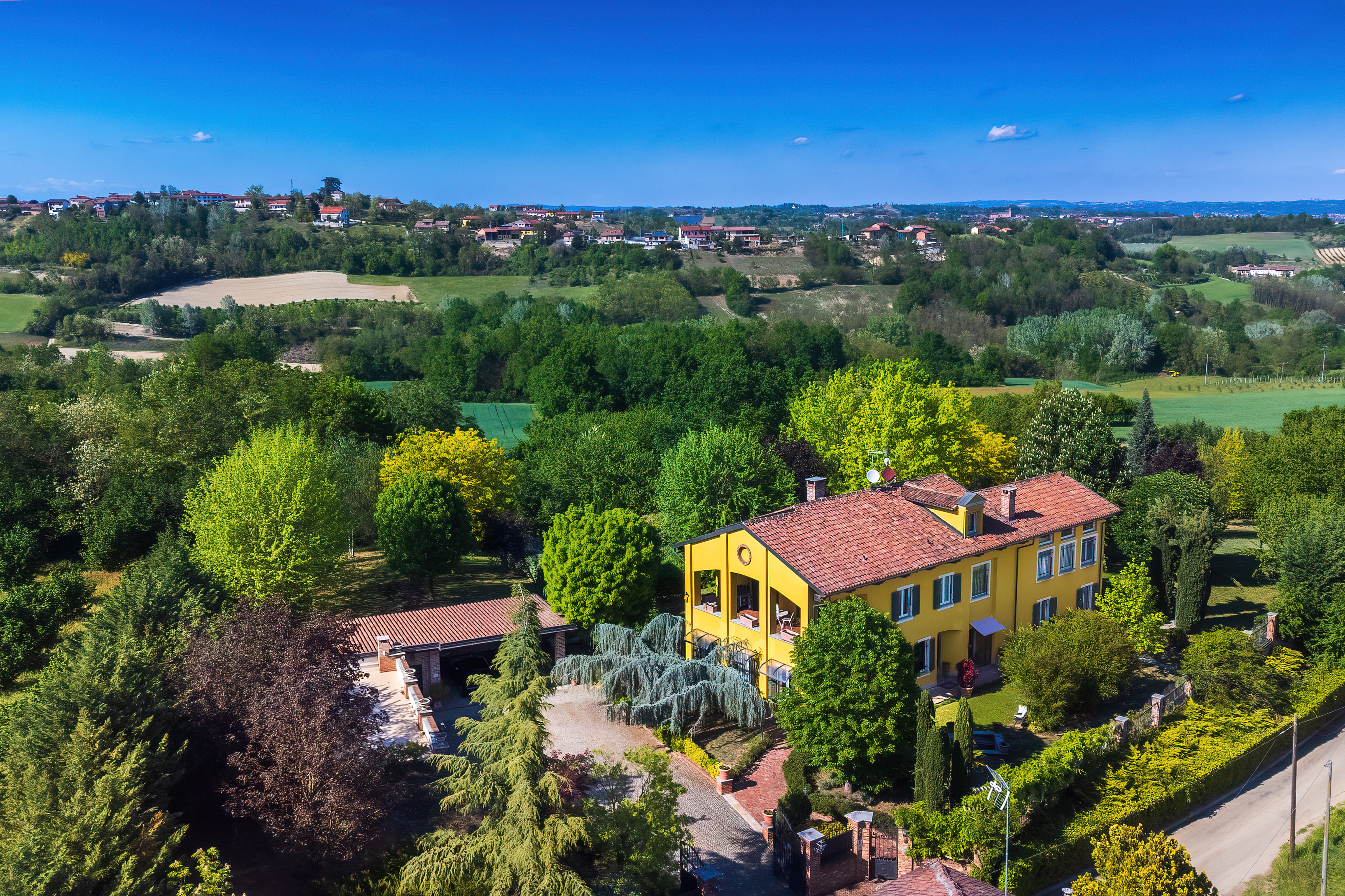 uva spina integ 01 foto aerea contesto e villa