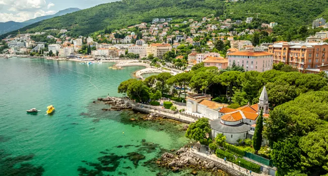De mondaine Kvarner baai in Kroatië