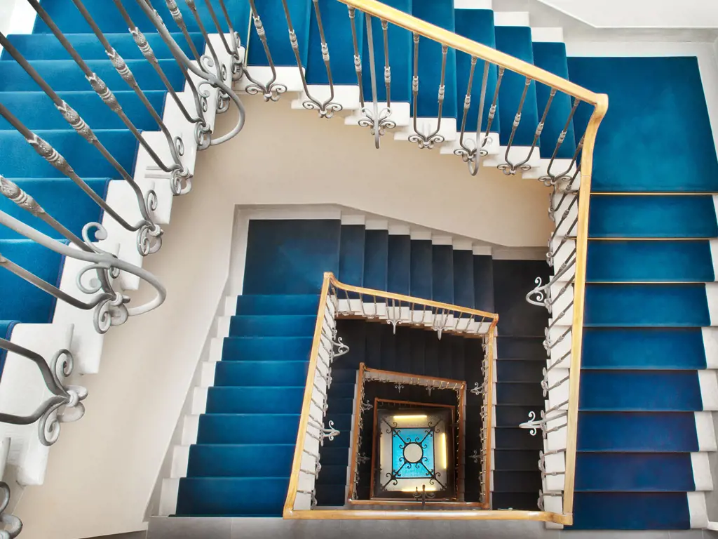 02 staircase