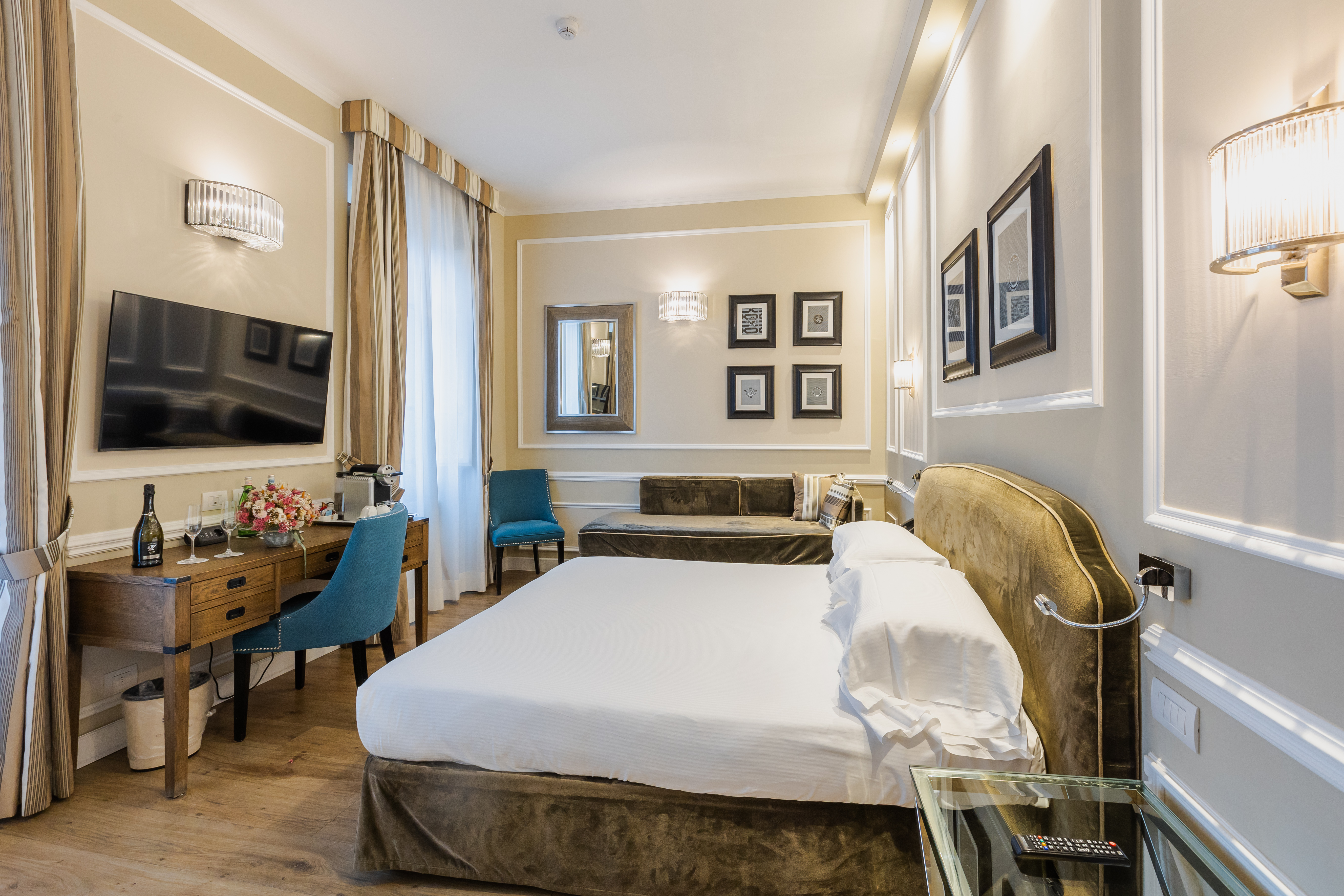 28 prestige with jacuzzi and bargello view