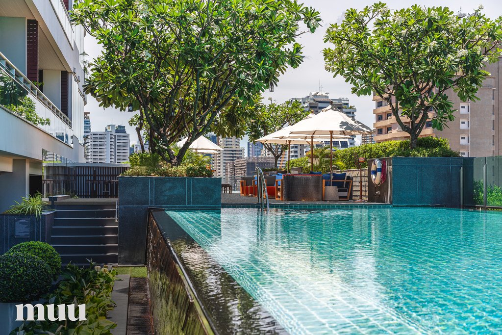 1 outdoor pool muu r
