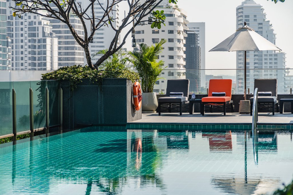 4 outdoor rooftop pool