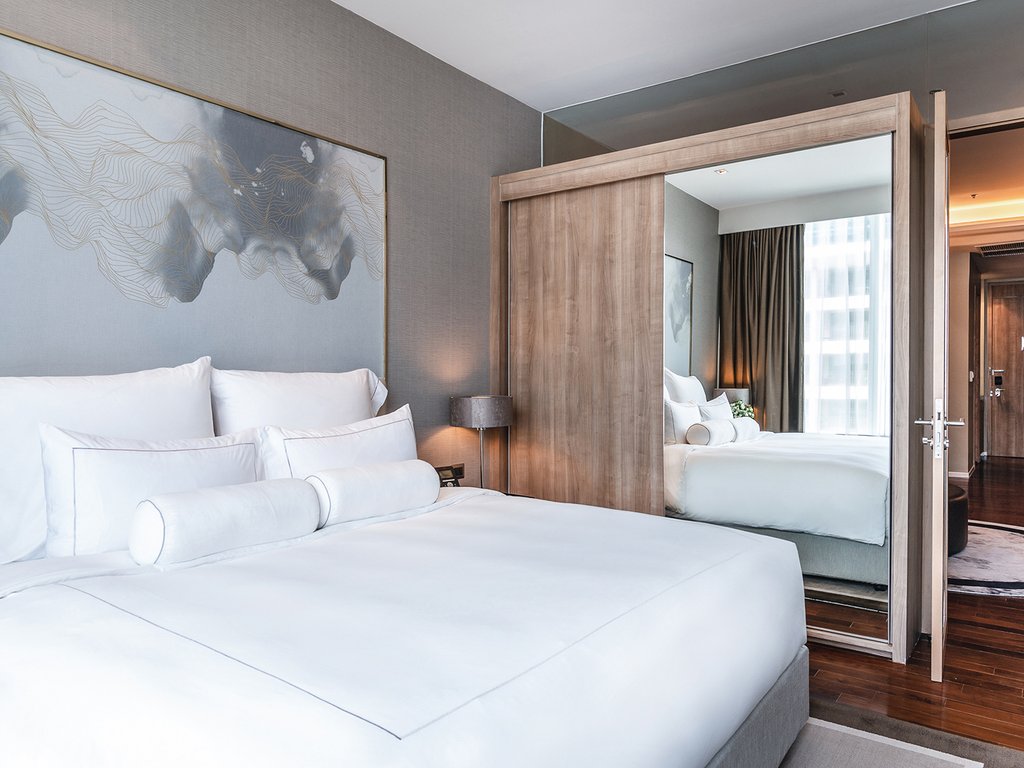 18 junior suite