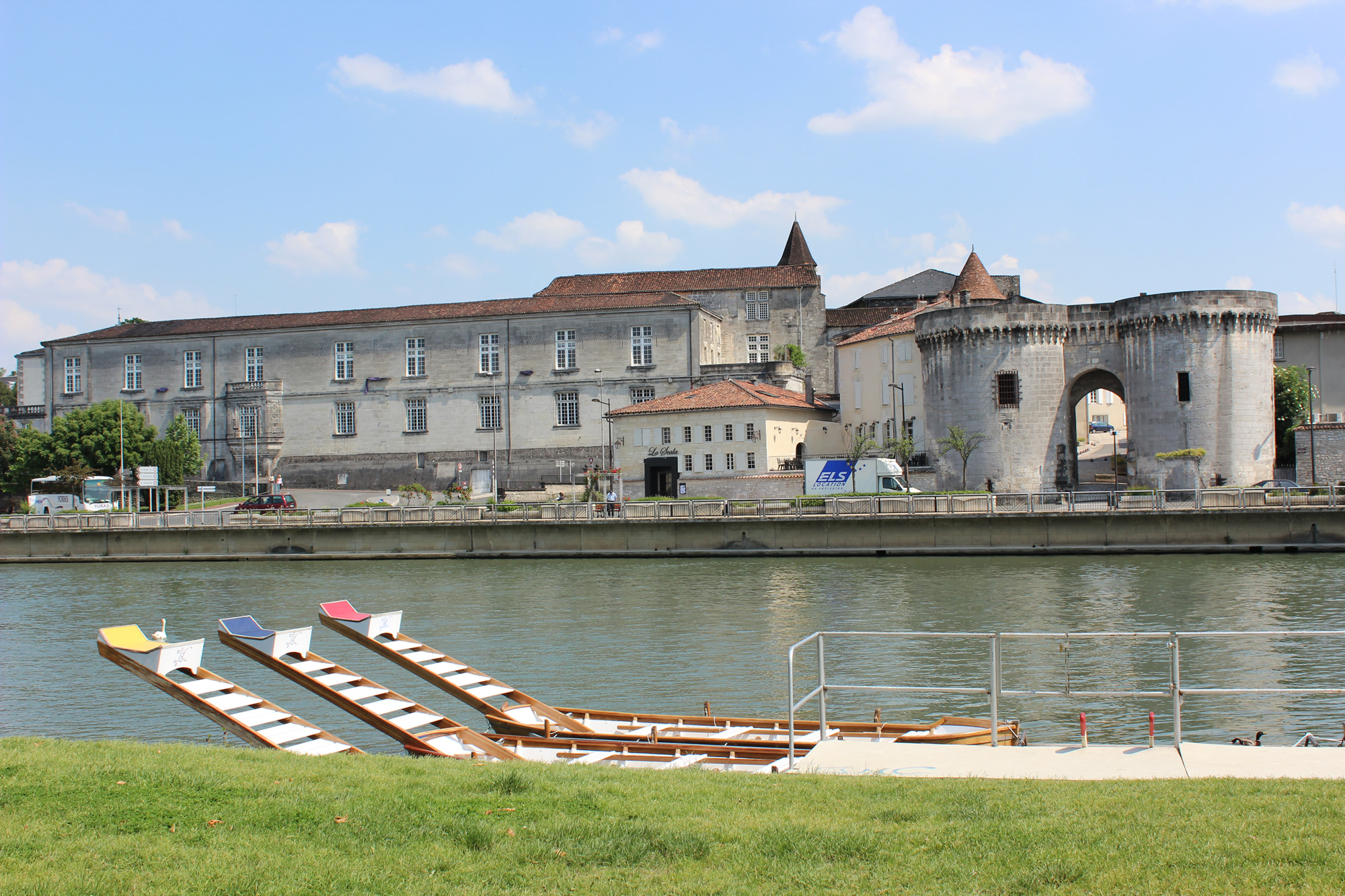 40  cognac la ville  quai  tours  joutes destination cognac