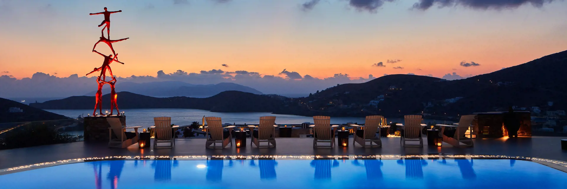 zwembad met uitzicht op haven