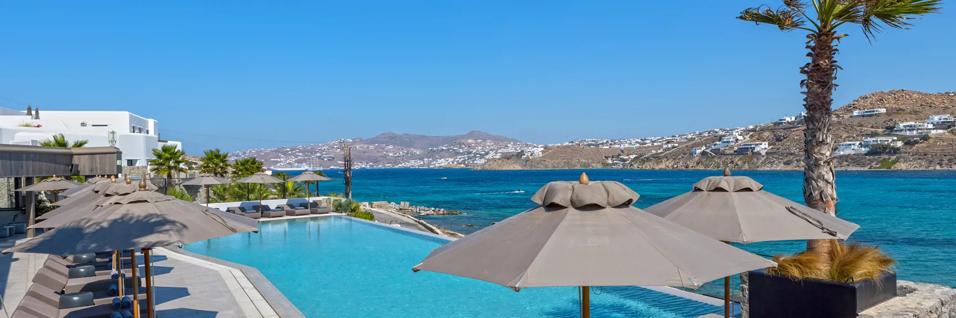 aeonic suites spa pool